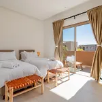 Villa Dar Yas, A 20Min Du Centre Avec Piscine Chauffee, Cuisiniere, Chauffeur, Air Hockey, Ping-Pong & Jeux De Societe