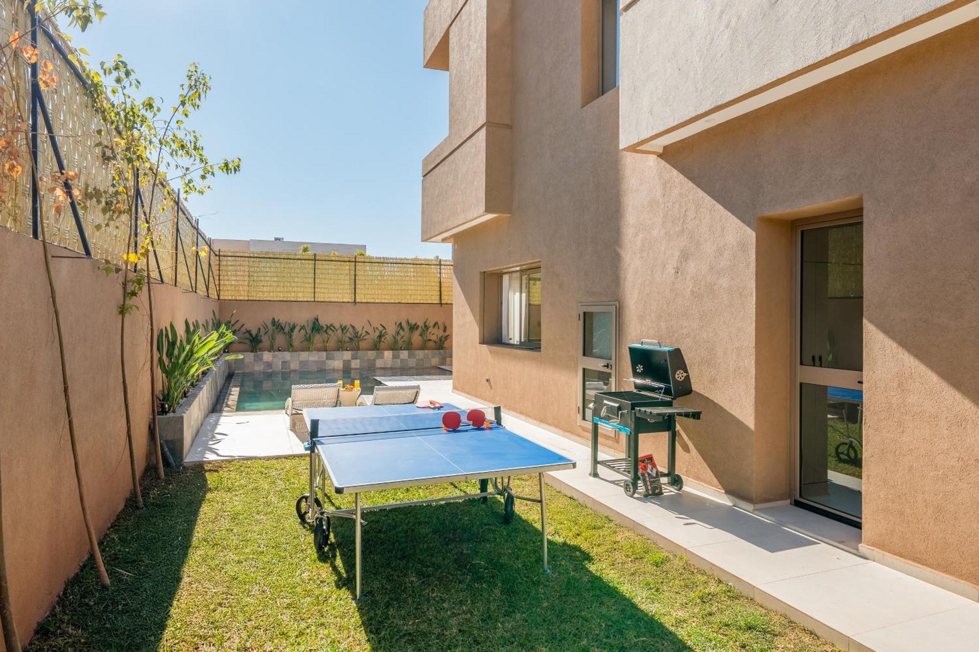 Villa Dar Yas, A 20min Du Centre Avec Piscine Chauffee, Cuisiniere, Chauffeur, Air Hockey, Ping-pong & Jeux De Societe