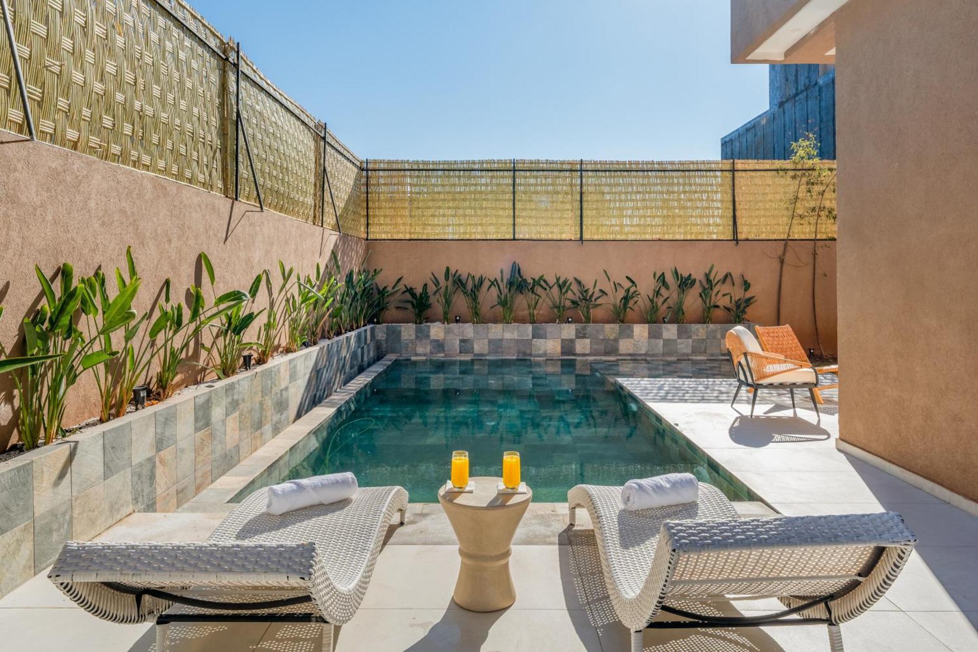 Villa Dar Yas, A 20min Du Centre Avec Piscine Chauffee, Cuisiniere, Chauffeur, Air Hockey, Ping-pong & Jeux De Societe *
