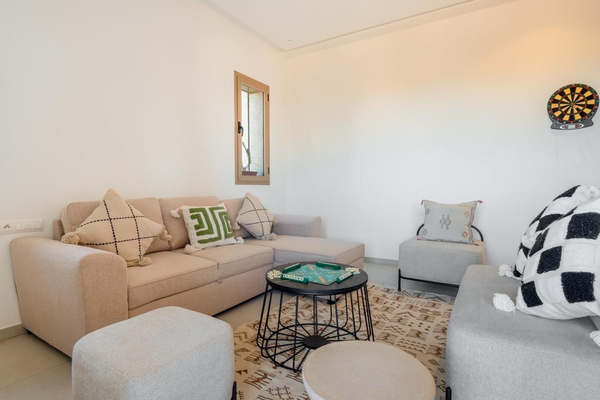 Villa Dar Yas, A 20min Du Centre Avec Piscine Chauffee, Cuisiniere, Chauffeur, Air Hockey, Ping-pong & Jeux De Societe *