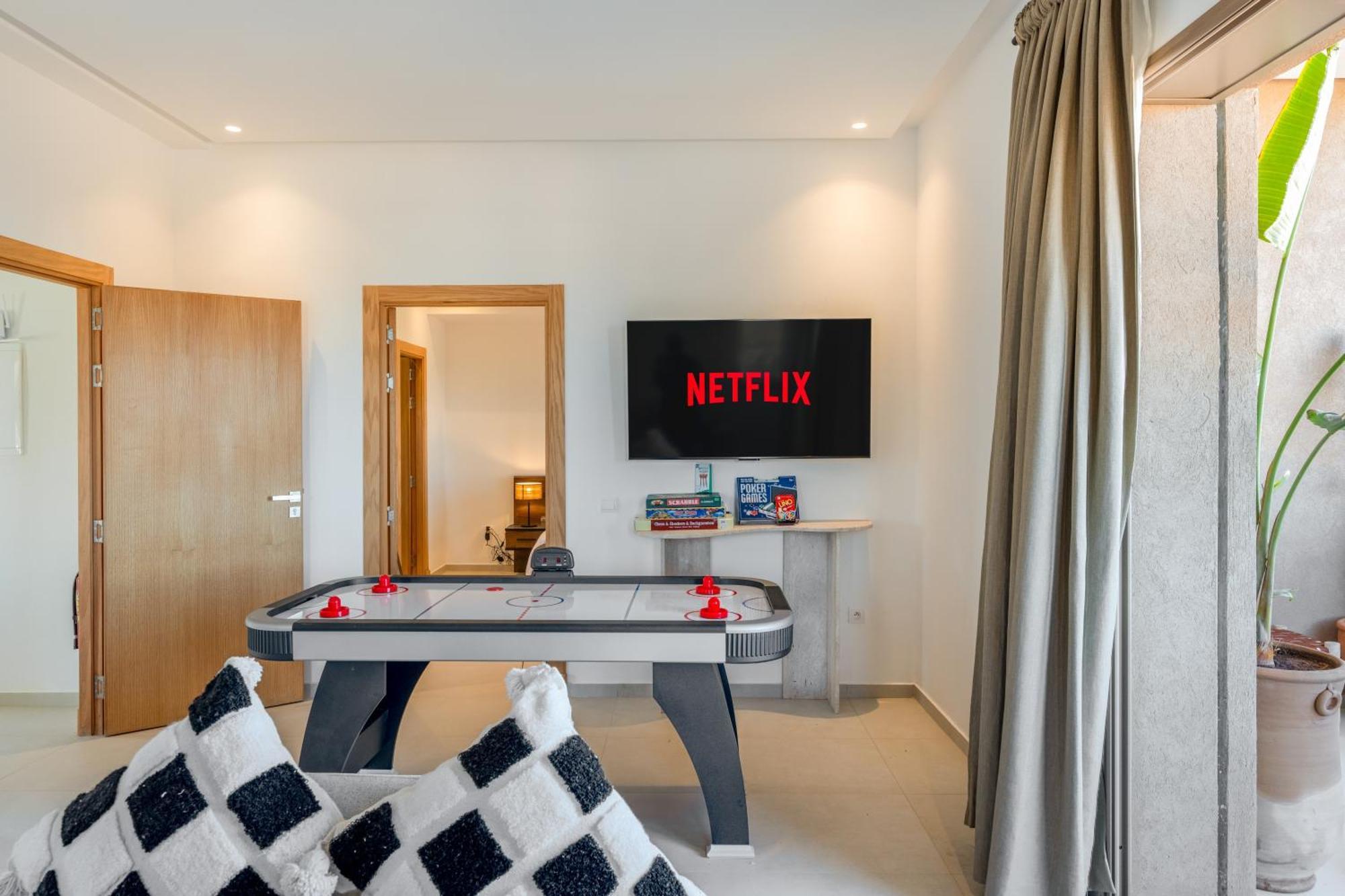 Dar Yas, A 20min Du Centre Avec Piscine Chauffee, Cuisiniere, Chauffeur, Air Hockey, Ping-pong & Jeux De Societe Villa