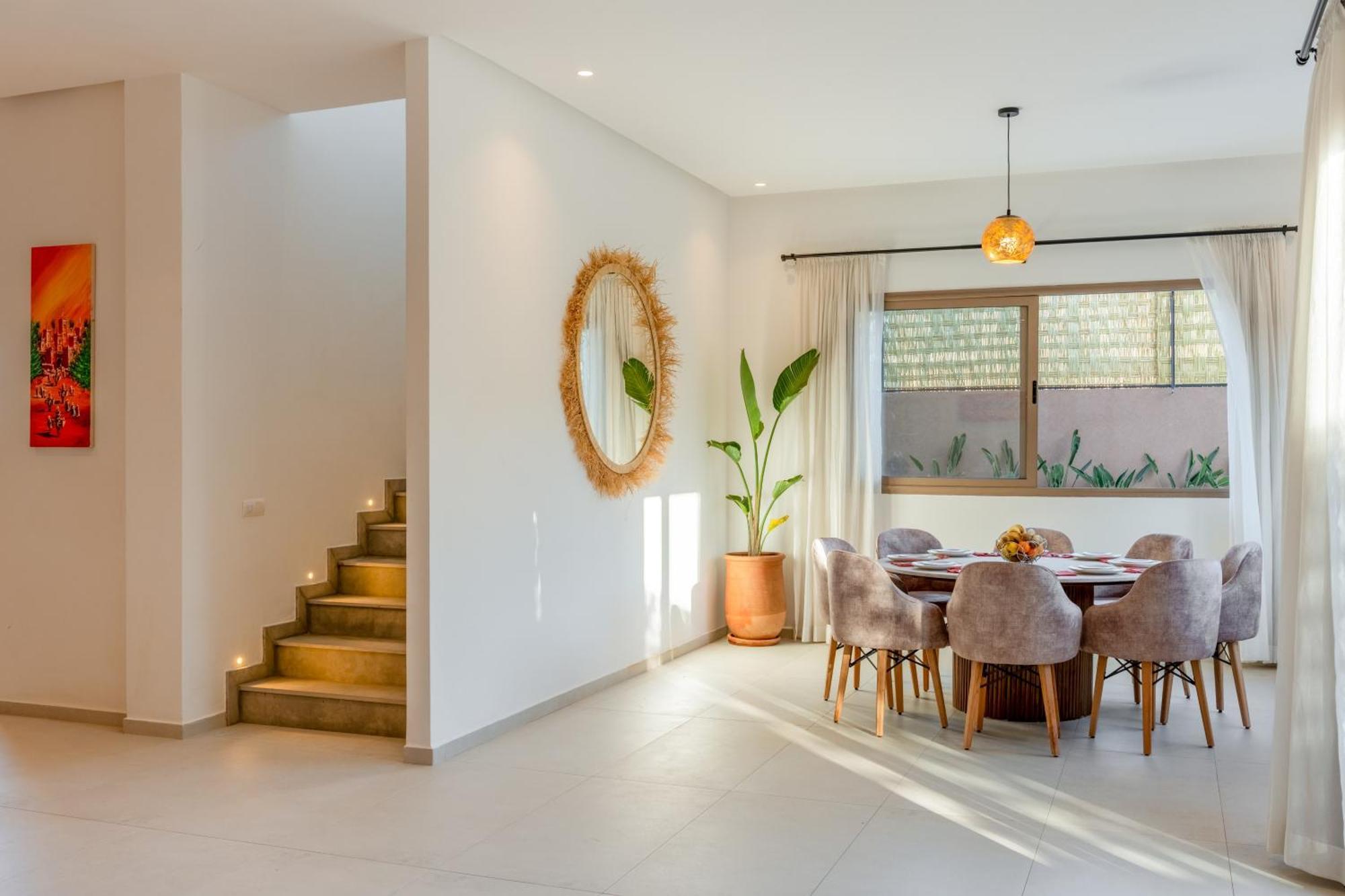 Villa Dar Yas, A 20min Du Centre Avec Piscine Chauffee, Cuisiniere, Chauffeur, Air Hockey, Ping-pong & Jeux De Societe
