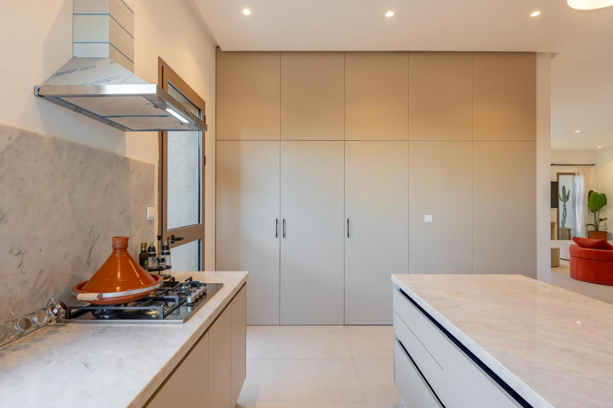Villa Dar Yas, A 20min Du Centre Avec Piscine Chauffee, Cuisiniere, Chauffeur, Air Hockey, Ping-pong & Jeux De Societe