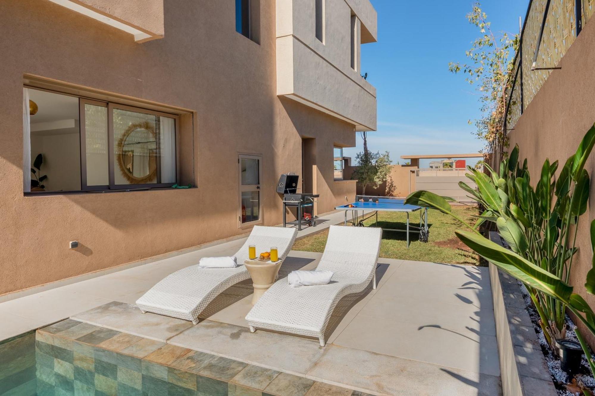 Villa Dar Yas, A 20min Du Centre Avec Piscine Chauffee, Cuisiniere, Chauffeur, Air Hockey, Ping-pong & Jeux De Societe *