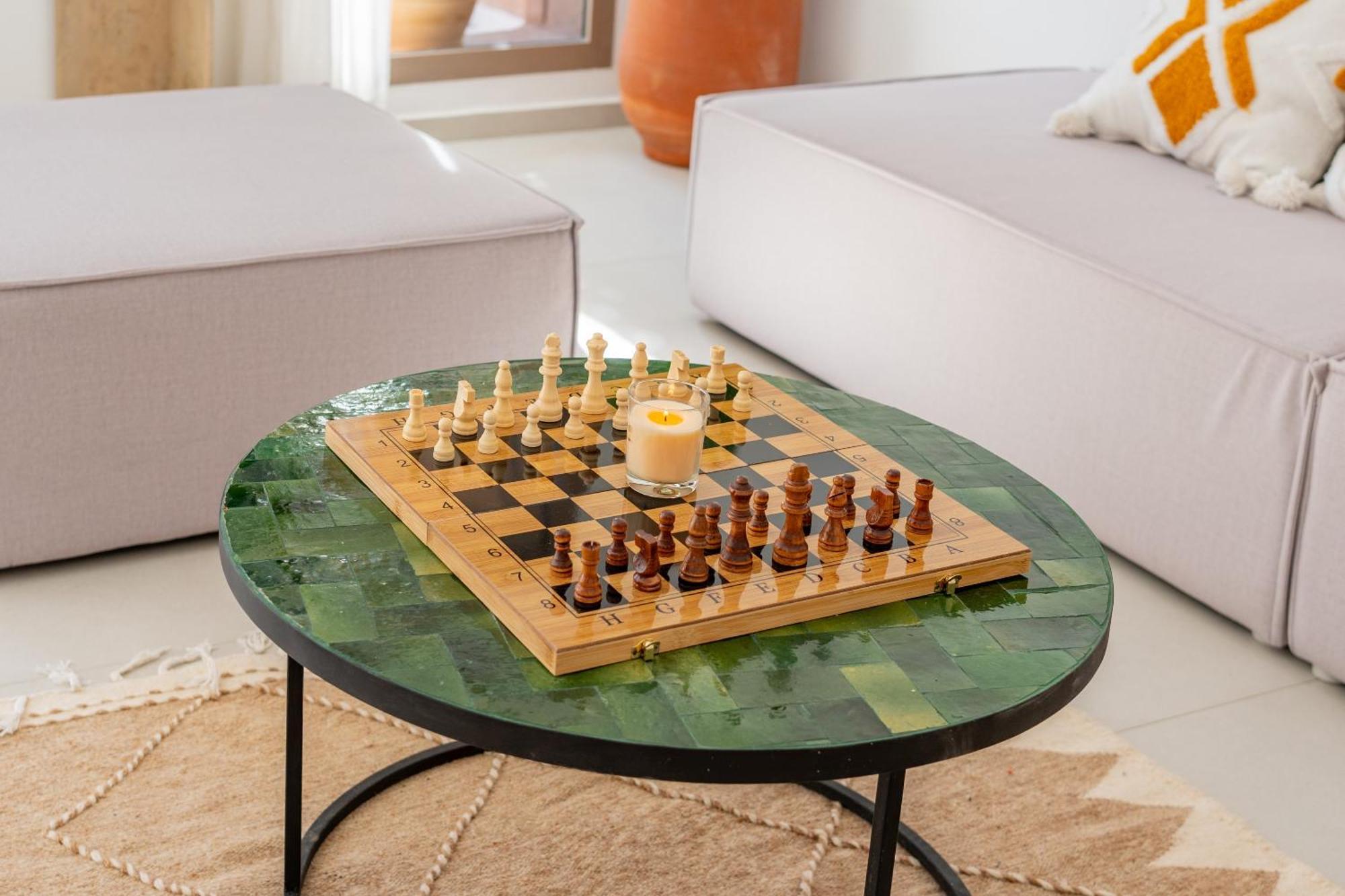 Villa Dar Yas, A 20min Du Centre Avec Piscine Chauffee, Cuisiniere, Chauffeur, Air Hockey, Ping-pong & Jeux De Societe *